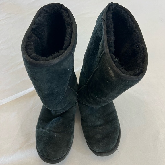 UGG Women's Classic Tall Boot, Black, Size 8 - Picture 2 of 5